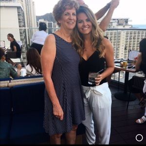 White Parker pants with elastic bottom